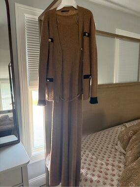 Elie Tahari Cashmere Set